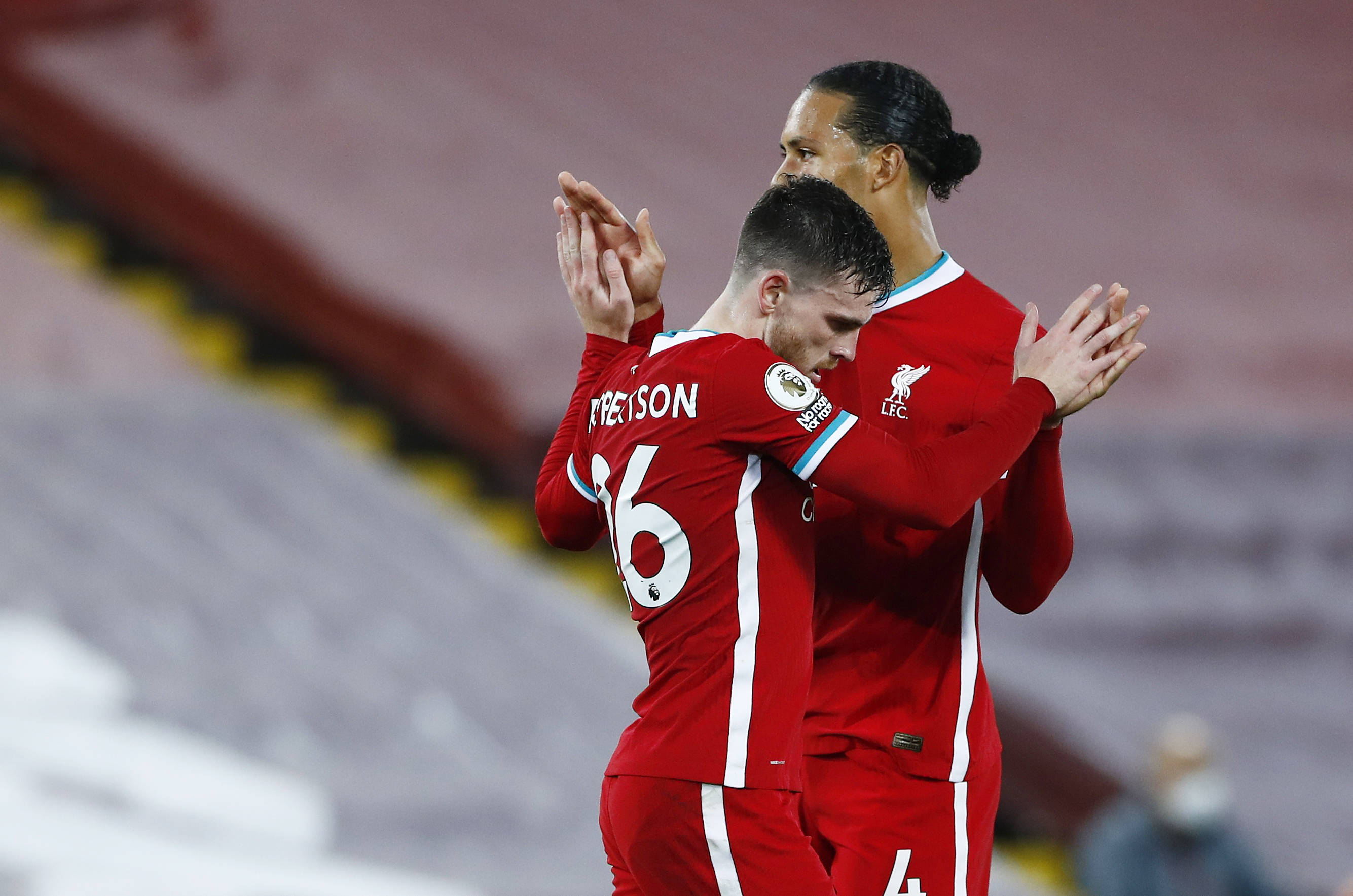 到他在球场 到他在球场